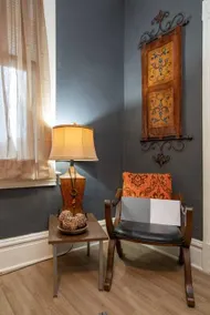 Stylish and Refined with Easy City Access - Image 5