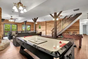 Mountain lodge w/hot tub & fireplaces - Image 2