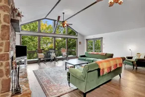 Mountain lodge w/hot tub & fireplaces - Image 3