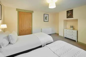 Host Stay The Garden Flat - Image 4