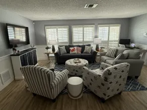 3 Bedroom Waterfront Pool Home, sleeps 8, Seaway - Image 2