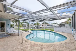 3 Bedroom Waterfront Pool Home, sleeps 8, Seaway - Image 5