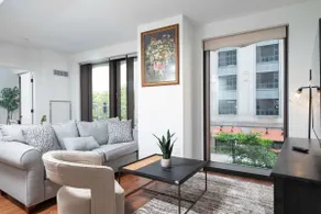 Back-Bay Upscale Central Condo Rooftop & Parking - Image 2