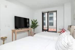 Back-Bay Upscale Central Condo Rooftop & Parking - Image 4