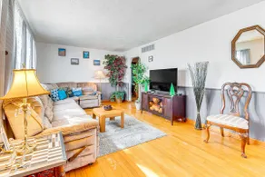 < 1 Mi to Route 66: Home w/ Large Yard! - Image 5