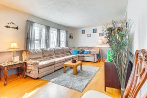 < 1 Mi to Route 66: Home w/ Large Yard! - Image 4