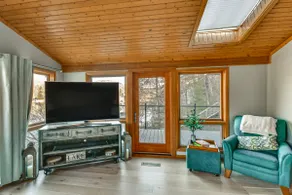 Hot Tub & Lakefront Deck: Cabin on Lake Lure - Image 5