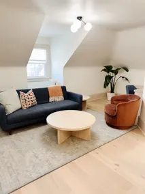 Downtown Renovated Apartment with Parking - Image 2