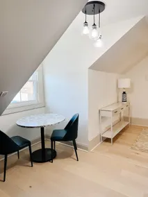 Downtown Renovated Apartment with Parking - Image 5