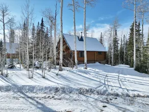 Timber Lodge Cabin – Secluded Sauna Retreat - Image 2