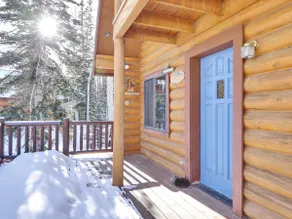 Timber Lodge Cabin – Secluded Sauna Retreat - Image 5
