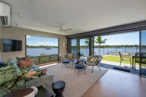 Absolute Waterfront apartment mins from Hastings - Image 2