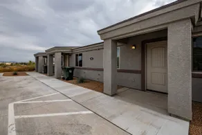 Sleek Triplex | Private Yard & Top Amenities - Image 2