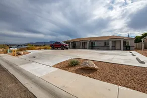 Sleek Triplex | Private Yard & Top Amenities - Image 5