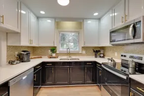 < 2 Mi to ECU: Cozy Greenville Getaway w/ Porch! - Image 3