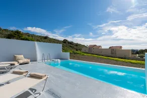 Mythos villa 9,pool,Walking distance to the beach - Image 4