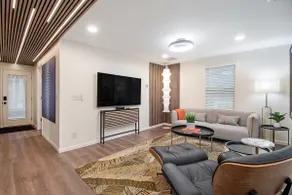Modern Lux King Suite, w/ Hot tub, Central Omaha! - Image 2