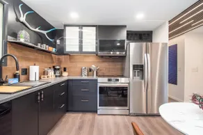 Modern Lux King Suite, w/ Hot tub, Central Omaha! - Image 5