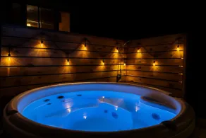 Betty's Place. Hot Tub-Sauna-1 Block from Ocean! - Image 5