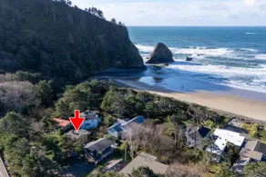 Betty's Place. Hot Tub-Sauna-1 Block from Ocean! - Image 2