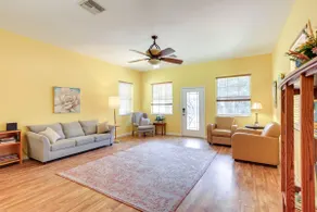 Nature Coast Farmhouse w Screened in Porch - Image 4