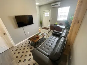 The Yale Townhouse- 2 BR - Image 3