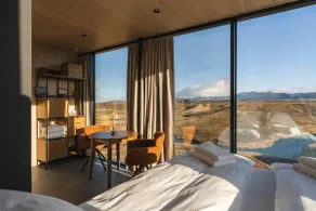 Glacial Glass Cabin - Image 3