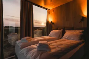 Glacial Glass Cabin - Image 2
