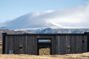 Glacial Glass Cabin - Image 5