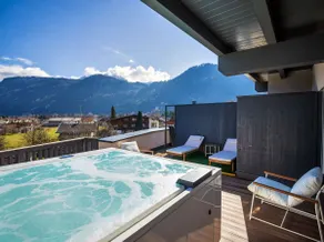 Penthouse N'1 – Balcony, Sauna & Whirlpool Access - Image 2