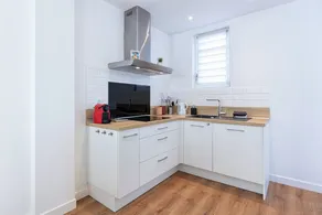 Contemporary home - Walking distance to everything - Image 5