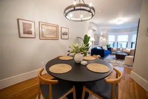 Apt in the heart of Main Street - Image 4