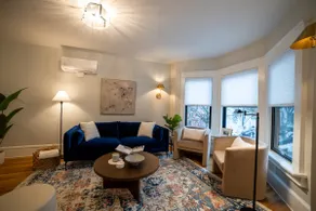 Apt in the heart of Main Street - Image 5