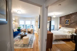 Apt in the heart of Main Street - Image 3