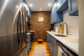 Apt in the heart of Main Street - Image 2