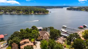 Duck Creek Luxury Waterfront Retreat - Image 2