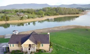 4BR Lake House, Private Dock & Hot Tub, Sleeps 10 - Image 5