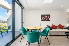 Sophisticated Kingston Retreat Near the Foreshore - Hosted by Canstay - Image 3