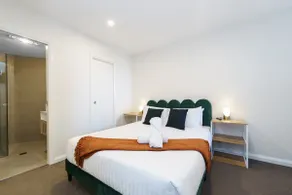 Sophisticated Kingston Retreat Near the Foreshore - Hosted by Canstay - Image 2