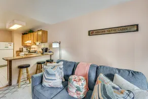 < Half-mi to Red River Ski Area: Townhome w/ Patio - Image 5