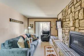 < Half-mi to Red River Ski Area: Townhome w/ Patio - Image 4