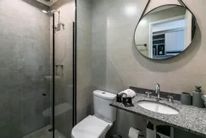 Studio Queen Bed 16th floor + AC, Swimming Pool and Subway - Image 3