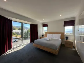Tasman Tranquility - close to City & Airport - Image 4