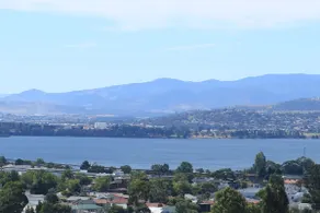 Tasman Tranquility - close to City & Airport - Image 2