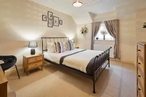 Host & Stay - The Fold - Image 3