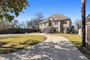 Downtown Estate Luxury Property - Image 4