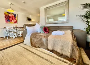 Luxury Lagoon Ocean Escape - 2BR Sofabed Sleep 6! - Image 4