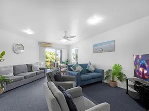 2-Bed with Pool, Near Torquay Beach, Hervey Bay - Image 2