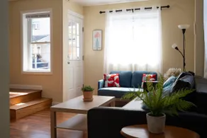 Fabulous 3bdrm Home With Parking - Image 2