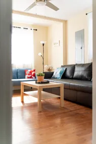 Fabulous 3bdrm Home With Parking - Image 4